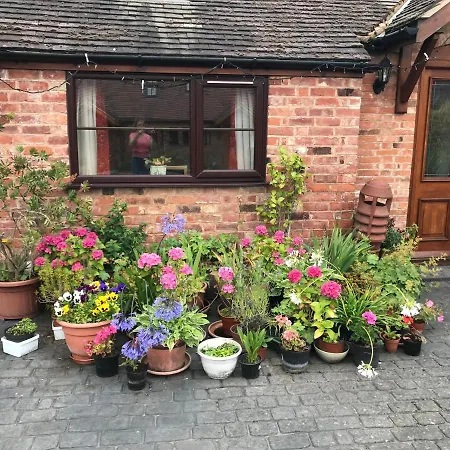Nuneaton - Cottage - Sleeps 2 - Parking - Garden Exterior photo