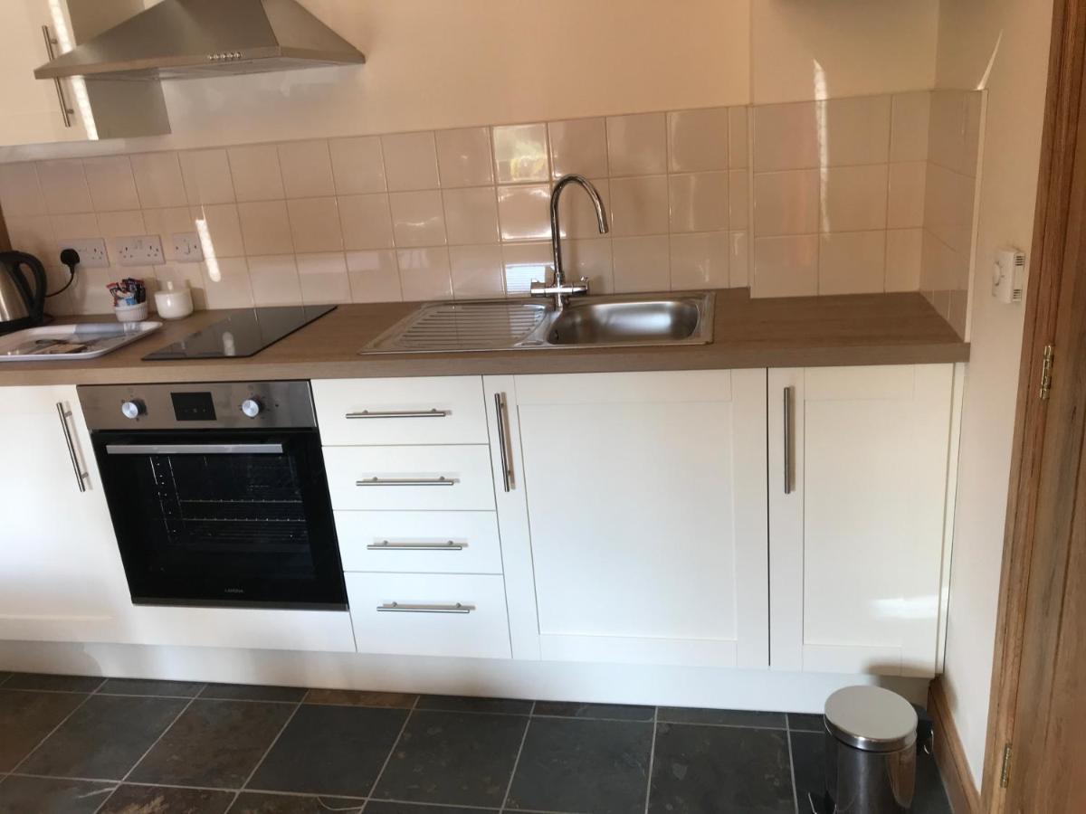 Holiday home - - Sleeps 2 - Parking - Garden *