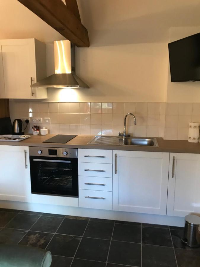 Holiday home - - Sleeps 2 - Parking - Garden
