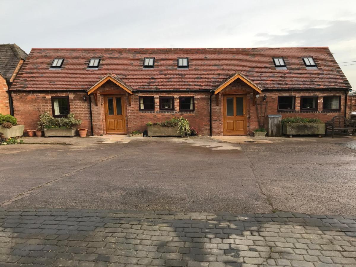 - - Sleeps 2 - Parking - Garden Holiday home *