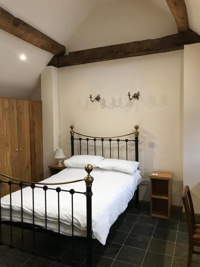 Holiday home - - Sleeps 2 - Parking - Garden