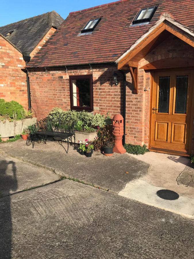 - - Sleeps 2 - Parking - Garden *