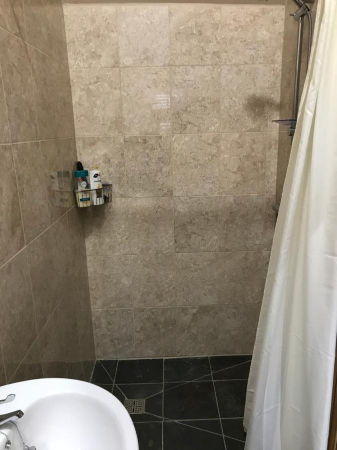 - - Sleeps 2 - Parking - Garden *