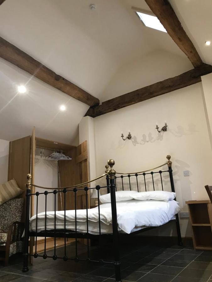 - - Sleeps 2 - Parking - Garden *
